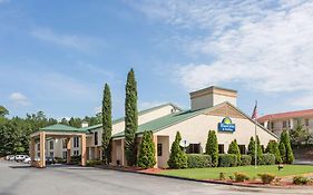 Days Inn & Suites By Wyndham Peachtree Corners Norcross